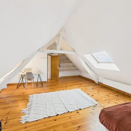 Holiday home Superbe Maison Avec Piscine Et Jardin Pour 8 *