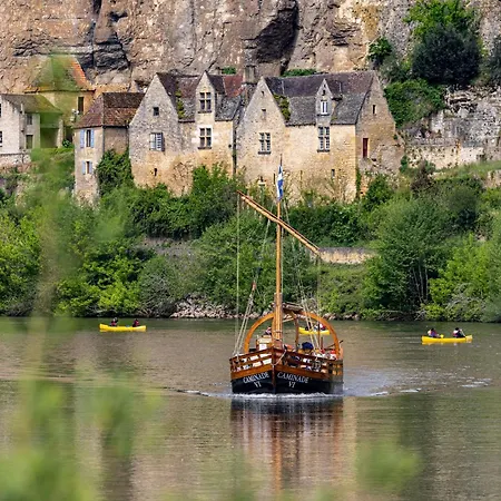 Holiday home Superbe Maison Avec Piscine Et Jardin Pour 8 La Dornac